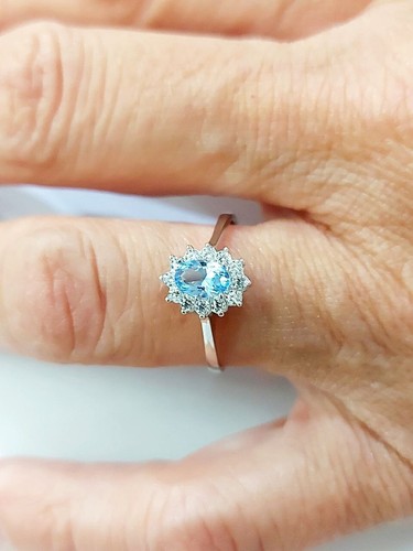 Anello Lady fantasia Acquamarina 1,08 ct e Diamanti 0,43 ct Oro Bianco 18 kt - Imagen 9 de 9