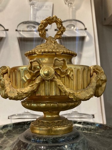 Seltenes antikes Louis XVI vergoldetes Bronze Tintenfass mit Ziegenköpfen und Girlanden 19. Jh. - Bild 11 von 12