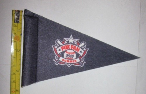 Pair of Fox Fan Summer 2018 Souvenir Mini Pennants From Yankee Stadium Ex/NrMt - Picture 6 of 6