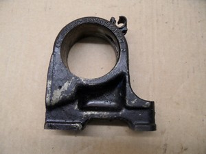 Mercedes-W116-450-Se-Sel-Camshaft-Bearing-Camshaft-Bracket-1160513712-2