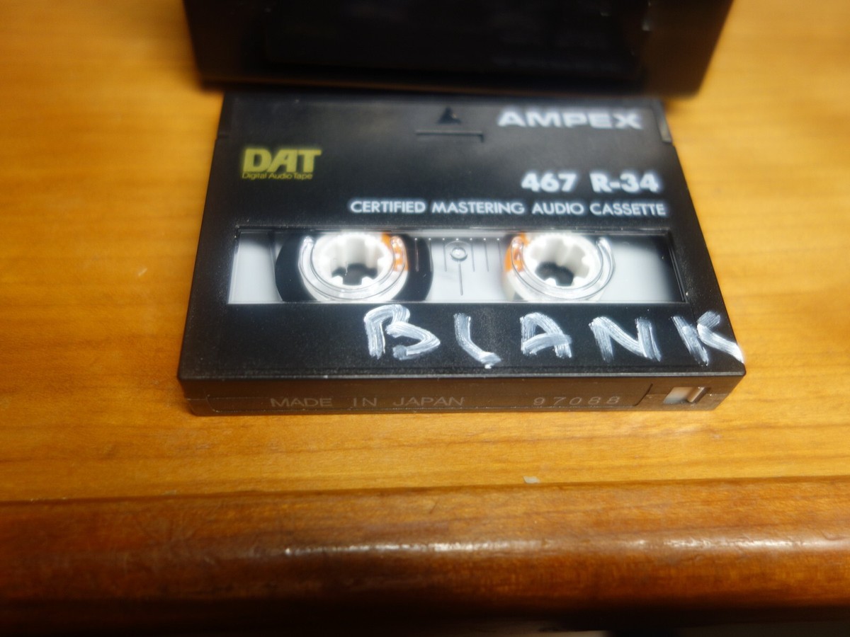 Denon DTR-80P DAT Recorder Portable Digital Audio Tape Denon DTR-80P DAT Recorder Portable Digital Audio Tape
