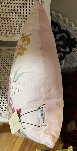 LAURA ASHLEY CUSHION IN ROSE PINK WITH BLOOMS-BNWT-50x50-POLYSTER INSERT-RRP$80 - Picture 9 of 12