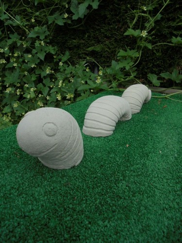LARGE WORM CONCRETE GARDEN ORNAMENT - Picture 11 of 22