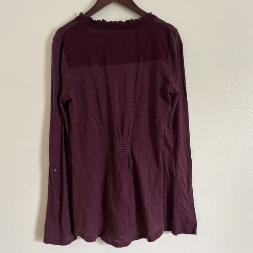 Anthropologie Vino Borgoña Volantes Borgoña Y2K Henley - Pequeño - Imagen 9 de 9