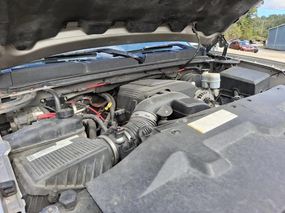 Б/у воздухоочиститель в сборе подходит: 2008 Chevrolet Silverado 1500 пикап 6,0 л с высокой - Изображение 2 из 4