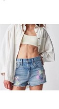 Levi’s 501 Fresh as a Daisy Cut Off Jean Shorts 150th Anniversary lightwash 32