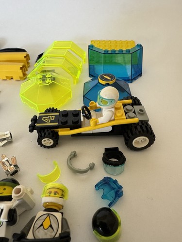 LEGO Vtg Classic Space Spaceman Minifigures 1990's Blacktron Lot Parts Jetpack - Picture 8 of 20