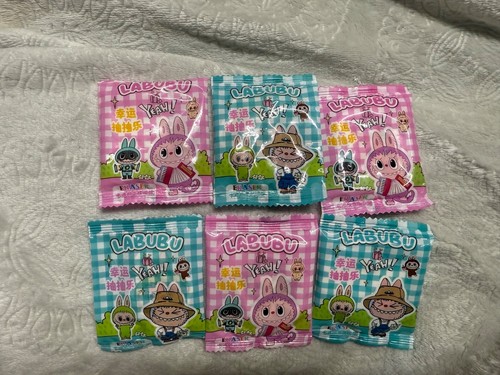 Labubu 6er Set Radiergummis, Mystery (3 rosa & 3 blau)