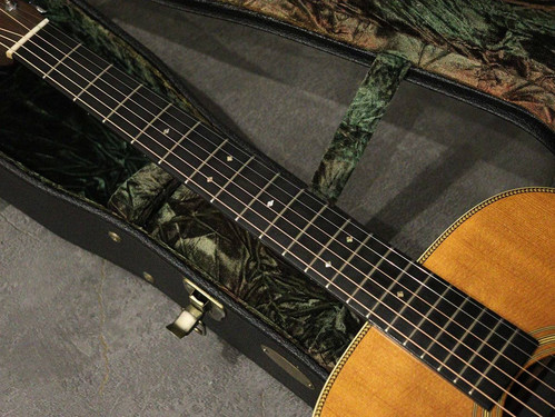 Martin HD-28V Fishman Rare Earth Single 2000 Used Acoustic Guitar - Picture 6 of 11