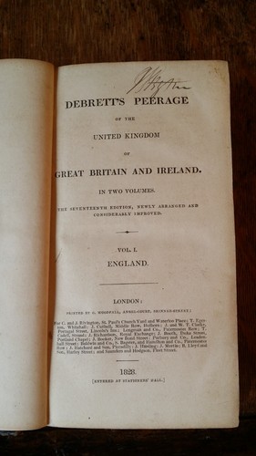 1828 DEBRETT'S PEERAGE OF THE UNITED KINGDOM IRELAND - 2 VOLS - LEATHER BINDING - Picture 2 of 17