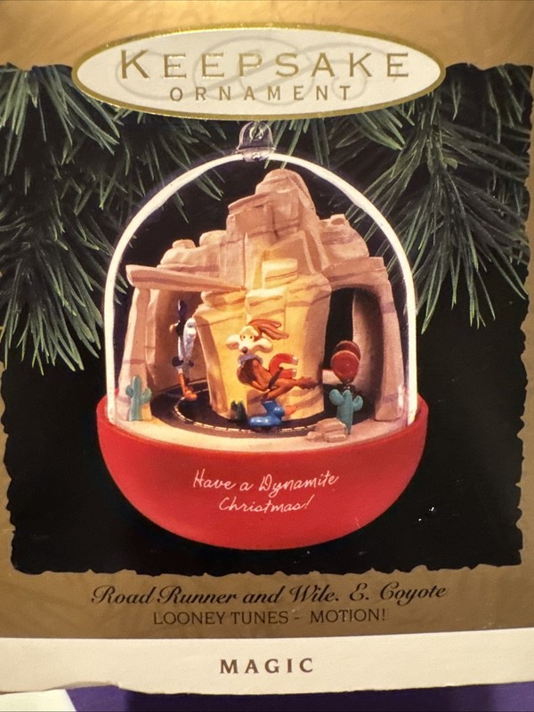 1993 Hallmark Road Runner & Wylie Coyote Looney Tunes Magic Ornament Collectible