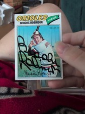 1977 Topps - Brooks Robinson #285 Signed Autograph 