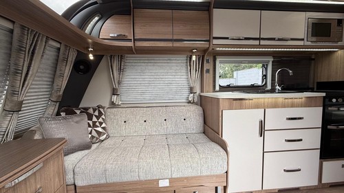 2017 Coachman Laser 675 Twin Axle Caravan - Transverse Fixed Island Bed - Picture 3 of 24