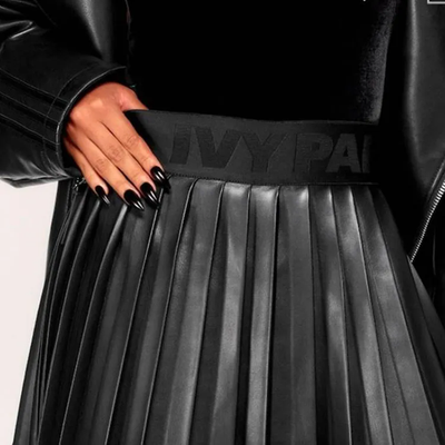 【adidas】23FW Originals IVY PARK ★プリーツスカート adidas IVY PARK Originals Beyonce Triple Black Faux Leather