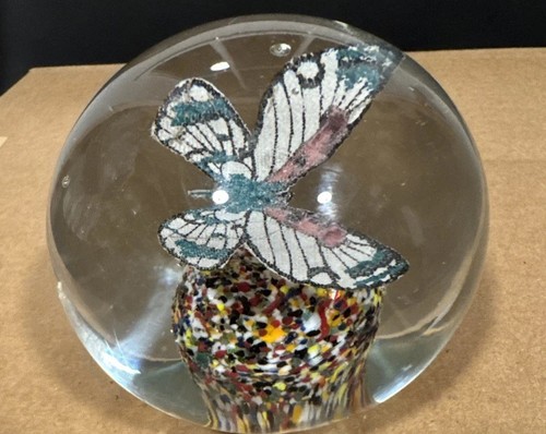 Butterfly Art Clear Round Glass Paperweight 3.5 Diameter - Picture 3 of 4
