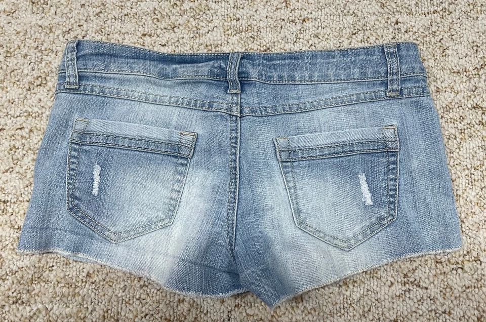 Calça jeans feminina azul asfalto tamanho 7 booty shorts azul stretch desgastado (cintura 32") - Imagem 3 de 4
