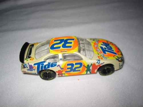 Ricky Craven #32 Tide Ford Taurus NASCAR Diecast Car 1:64 - Picture 3 of 6