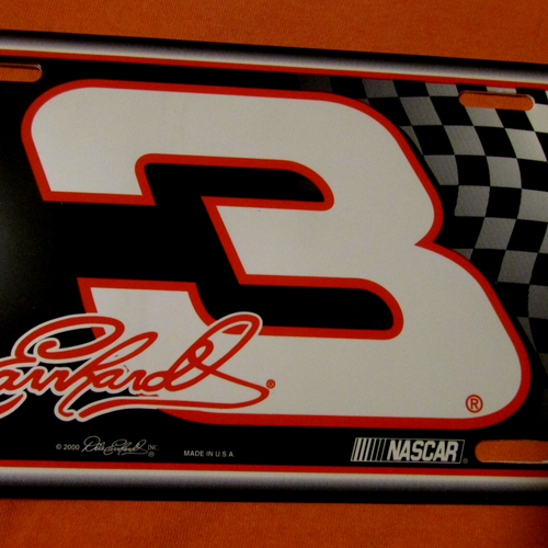 Dale Earnhardt Sr GM Goodwrench Brand New Plastic Black License Plate 2000 - Picture 2 of 5