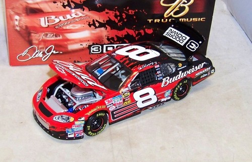 1:24 ACTION 2005 #8 BUDWEISER 3 DOORS DOWN CHEVY ROCK & ROLL DALE EARNHARDT JR - Picture 3 of 6