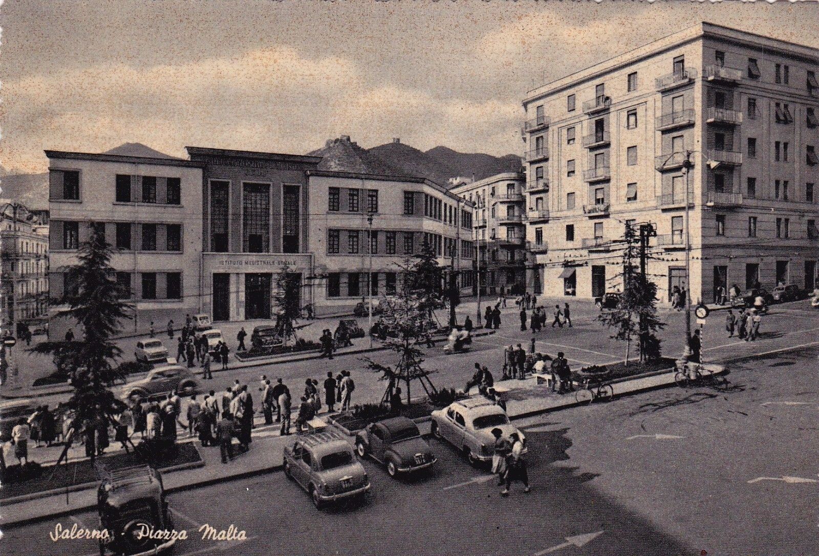 Foto 1 di 2