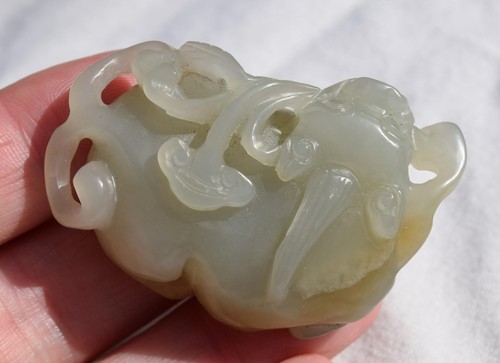 Chinese Jade Chilong Dragon Holding Lingzhi Stem in Mouth Celadon Qing Dynasty - Picture 2 of 12