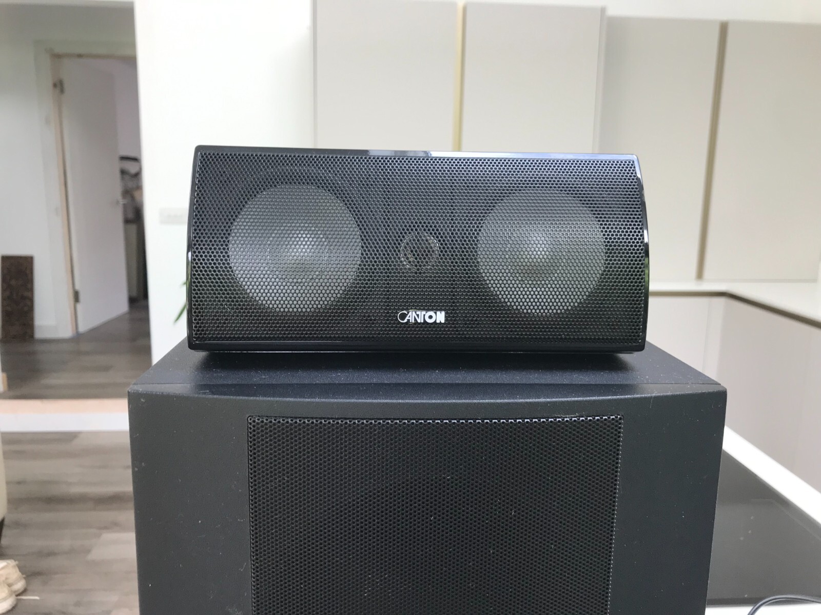 Yamaha RX-V471 Receiver/Canton 5.1 cinema surround sound system with subwoofer. - Picture 2 of 10