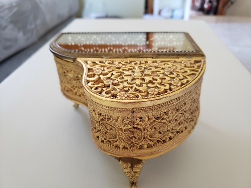 Vintage Gold FILIGREE Metal PIANO Jewelry MUSIC  BOX Beveled Glass Top - Picture 3 of 12