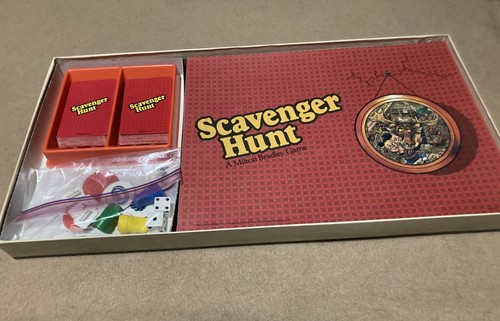Scavenger Hunt, 1983 Milton Bradley (one player pawn missing, all else is there) - Picture 2 of 6