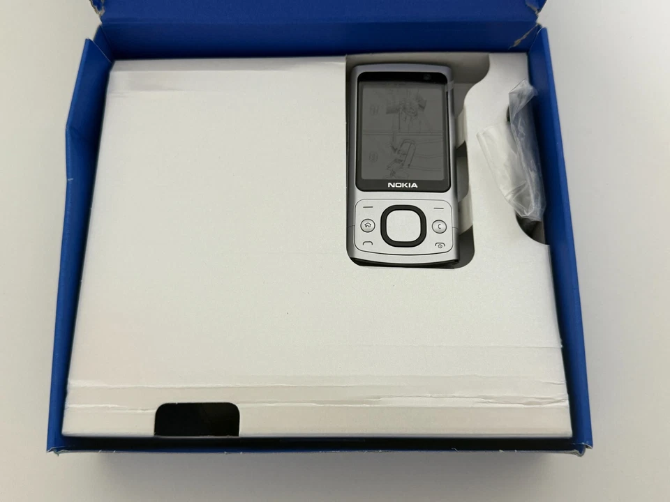 BRAND NEW NOKIA 6700 SLIDE UNLOCKED - BLUETOOTH - 3G - 5MP CAM - FM RADIO - Image 3 of 4