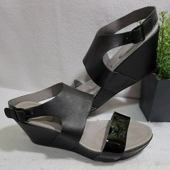 TSUBO Black Soft  Leather Open Toe Strap Wedge Sa… - image 9