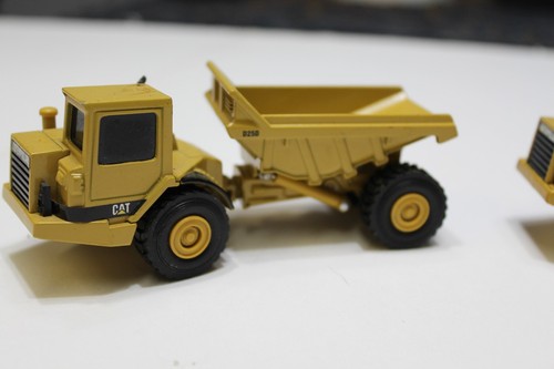 Norscot  6" Cat 613C Scraper D 250 Dump Truck Loader Construction toy lot - Picture 7 of 10