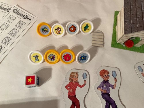*Parts Only* Lot 1999 Clue Jr The Case of Hidden Toys Board Game *Die/Pawn/Sheet - Picture 3 of 8