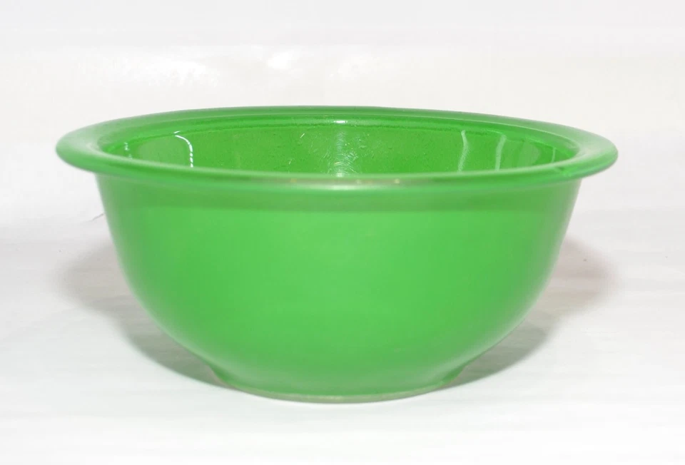 322 PYREX CORNING 30 Solid Green - Rare - Good Vintage condition - Image 2 of 4