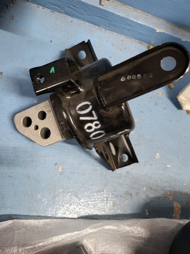 GENUINE NEW CHEVROLET SPARK 1.0 RIGHT ENGINE MOUNTING 95640780 - Picture 2 of 3