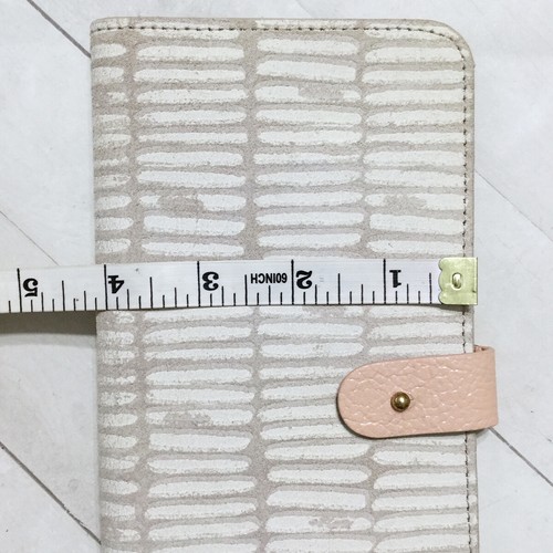 Billetera de viaje Anthropologie Penny gamuza pasaporte plegable 8x4 geométrica - Imagen 10 de 11