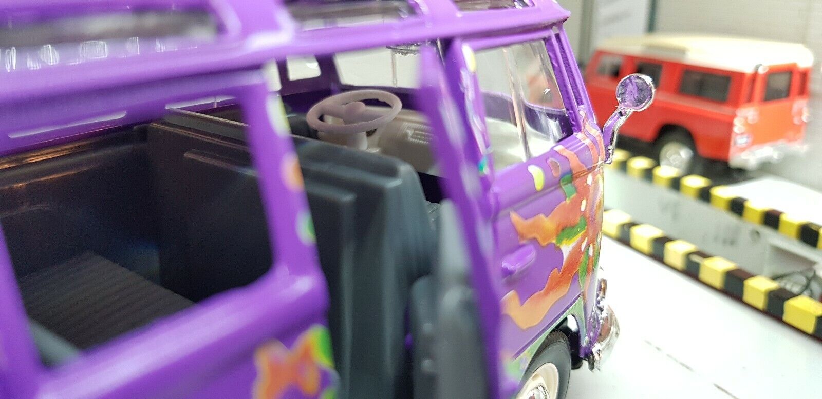 VW Split Screen T1 Camper Samba Hippie Flowers Van 1:25 1:24 Scale Diecast Model - Picture 3 of 5