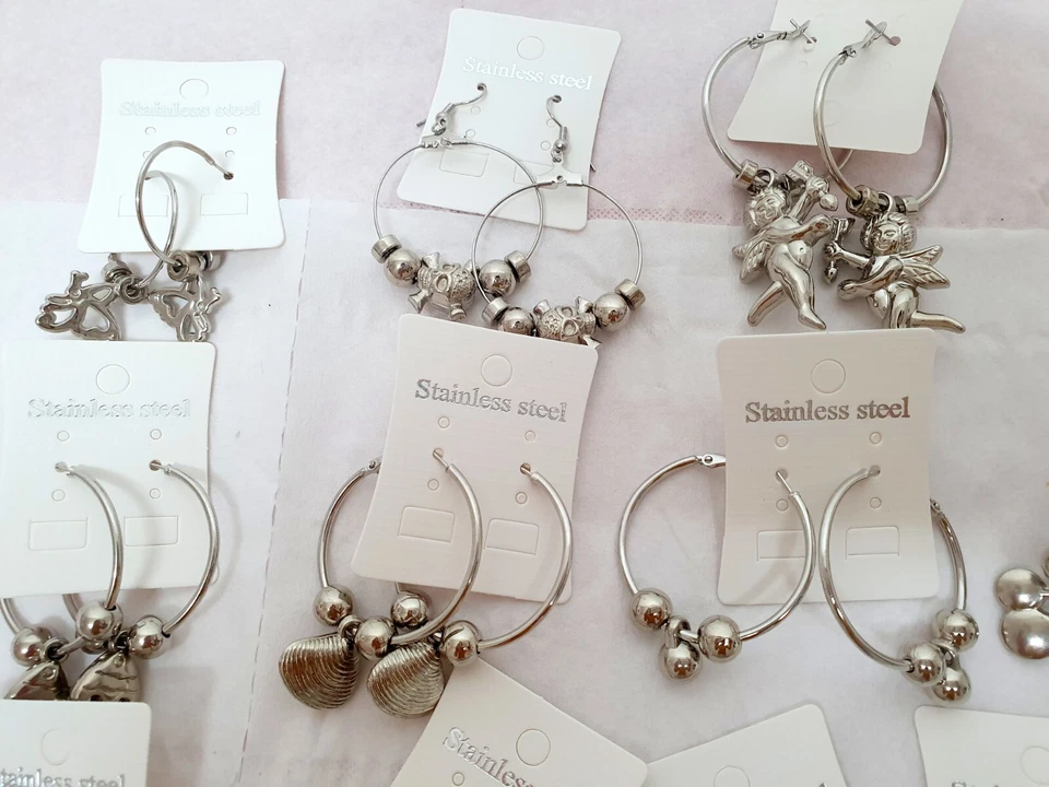 Lote de 50 pares de pendientes de aro de color plata con forma mixta - NUEVO al por mayor Foto 2 de 4