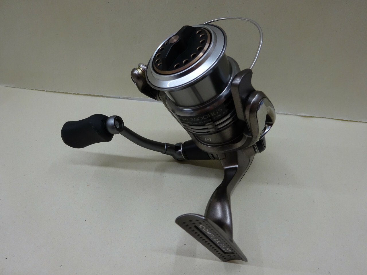 SHIuomoO 09 Complex F6 2500HGS SPINNING REEL pesca GEAR JAPAN RANK C USED SHIuomoO 09 Complex F6 2500HGS SPINNING REEL pesca GEAR JAPAN RANK C USED