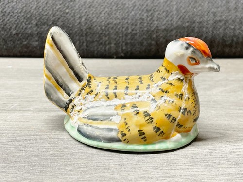 ANTICA GALLINA IN CERAMICA INGLESE PRIMA STAFFORDSHIRE SOLO SUL COPERCHIO PORTAUOVO SUCCESSIVO! - Foto 1 di 13