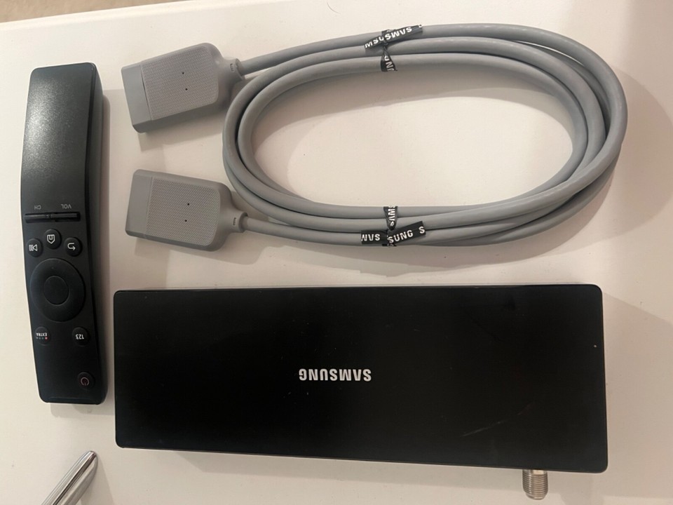 SAMSUNG ONE CONNECT BOX & CABLE UN82MU8000 UN75MU8000 UN82MU8000F