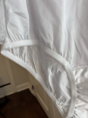 NWT Vanity Fair, Perfectly Yours, 3 Pairs White Panties, 6/M - Picture 4 of 4