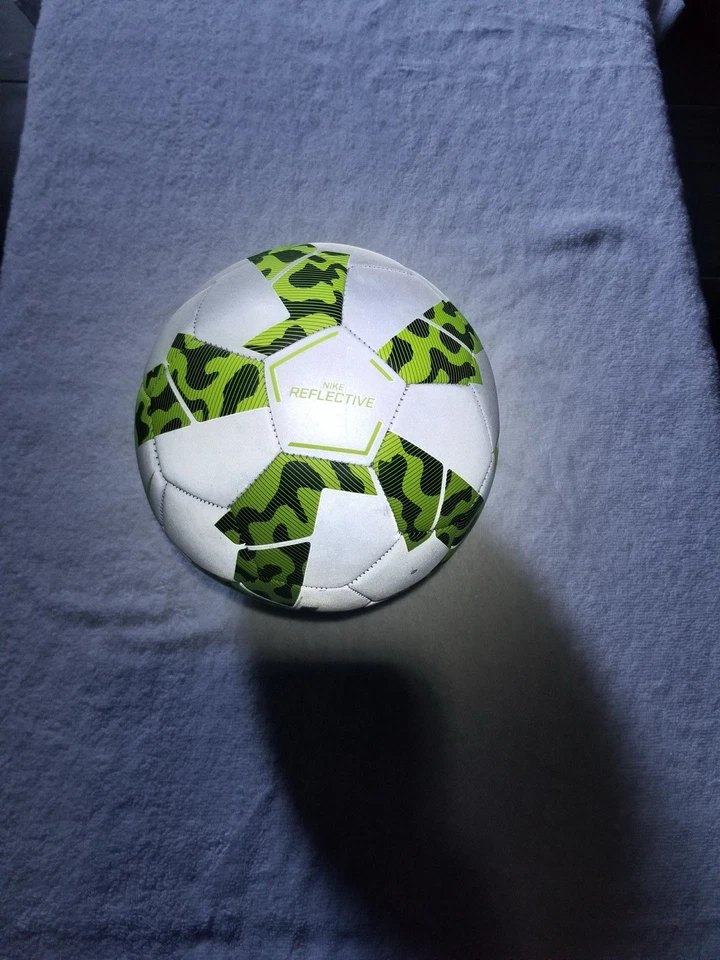 Balón de fútbol Nike Volt 3M 2014 reflectante Merlin Aerowsculpt partido Copa Qatar 5 Foto 4 de 4