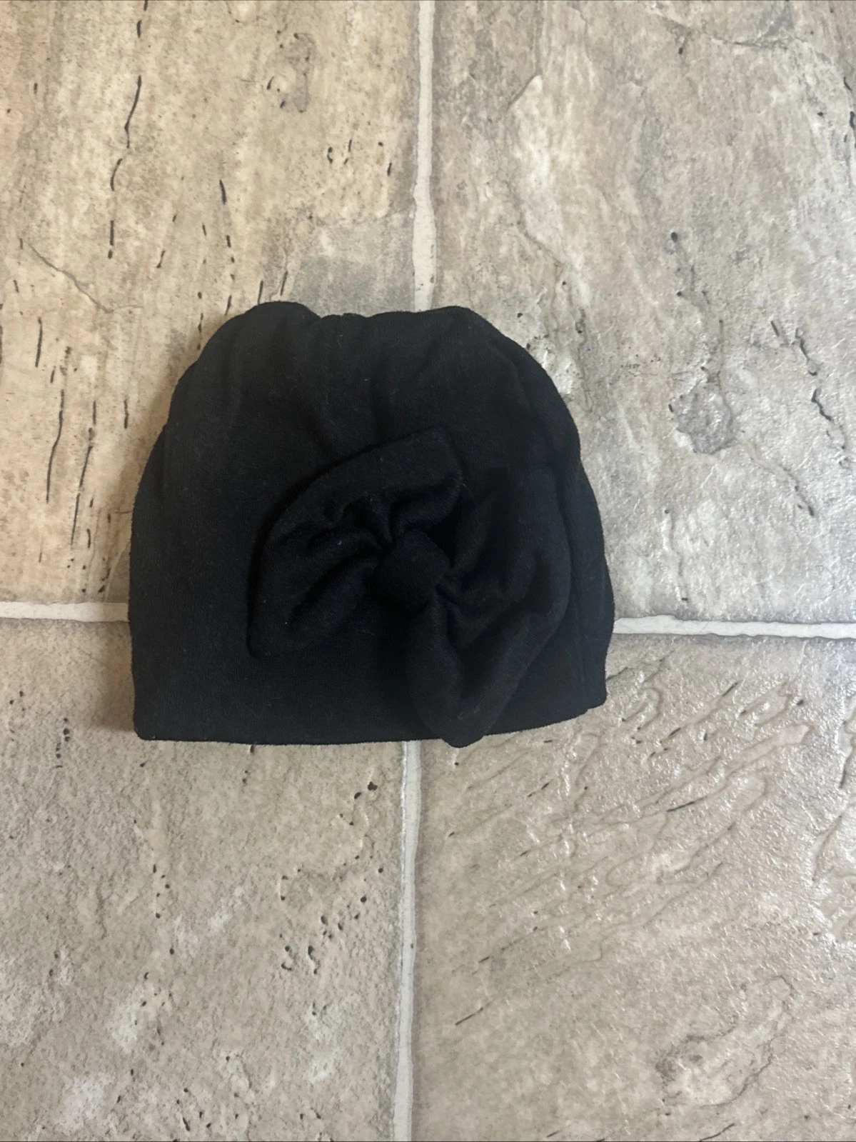 baby hat with a bow