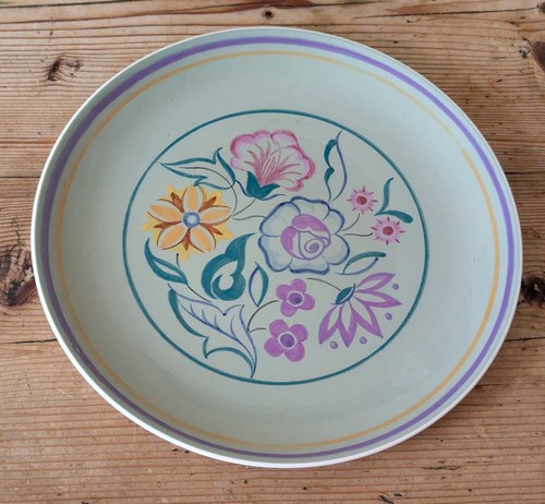 Vintage Poole Pottery Celadon Green Hand Painted Cameo Plate 26cm D. - Picture 2 of 5