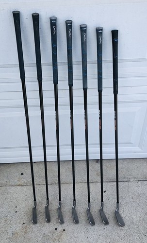 Ping i3 O-Size Red Dot Eisen 4-9+PW Aldila 350 Serie Graphitschaft A Flex RH