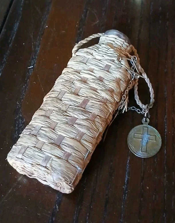 Antique Christian Artifacts in Leather Satchel Common Prayer Book/ Crucifix +++ - Image 3 of 4