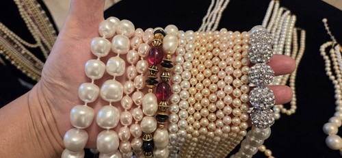 Vintage Mod Faux Pearl Jewlery Lot Of 70. 7 Lbs+. 24 Signed Monet Nolan Miller - Picture 17 of 24