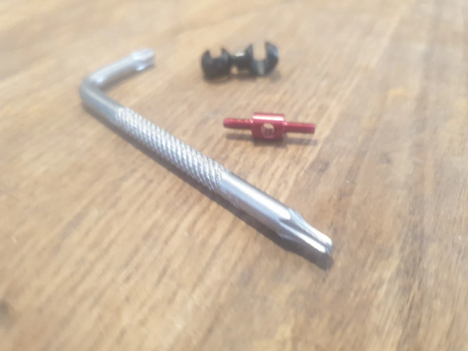 Mangueira RockShox Reverb Stealth mangueira barra conector mangueira e chave torx T10/T25 - Imagem 4 de 4