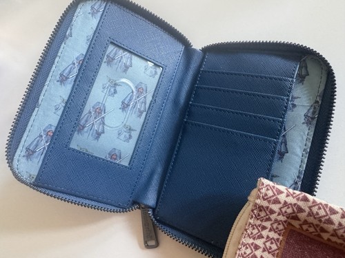 Juego de bolsas Star Wars Galaxy’s Edge y billetera Loungefly Ahsoka Tano y Grogu con cremallera - Imagen 4 de 13