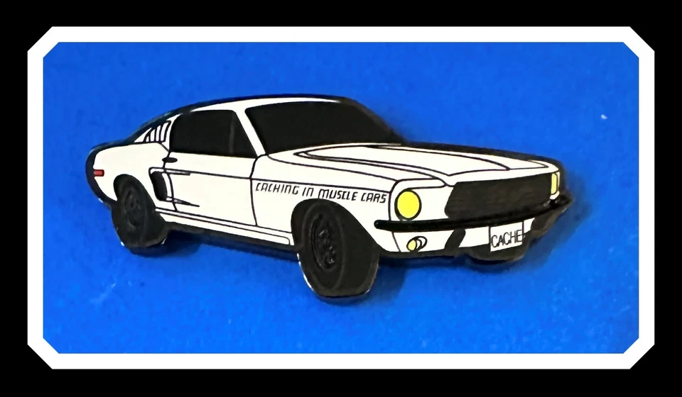 Mustang Geocoin 1966 blanco almacenamiento en caché en Muscle Cars níquel negro sin activar Foto 2 de 2